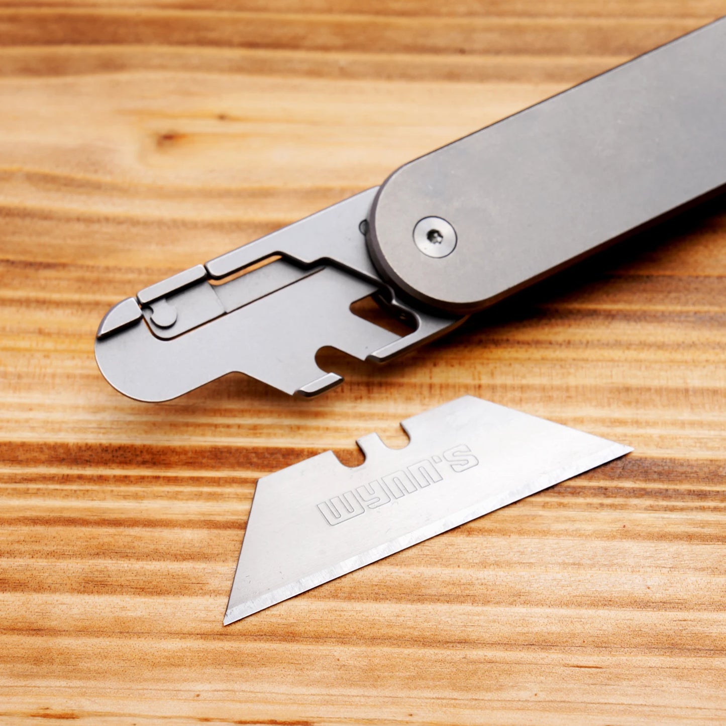 Titanium Alloy Folding Knife,Outdoor Utility Knife,Pocket Clip,Box cutter, Magnetic Open,multifunctional tool,sk5 steel Blades